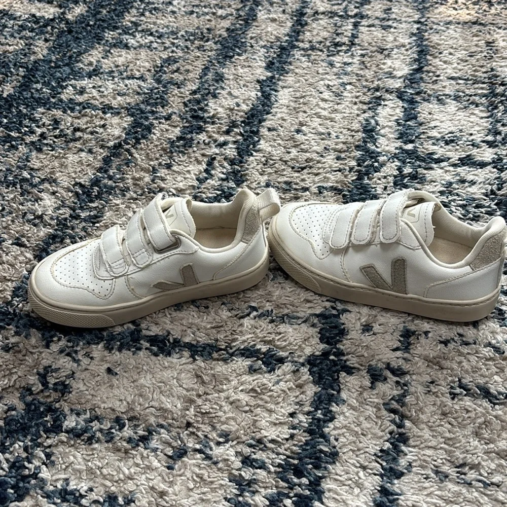 Veja toddler size 11 sneakers EUC - Picture 2 of 8